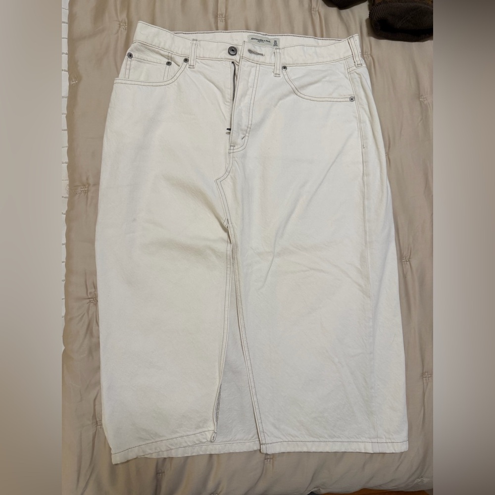 Abercrombie & Fitch White Pencil Skirt